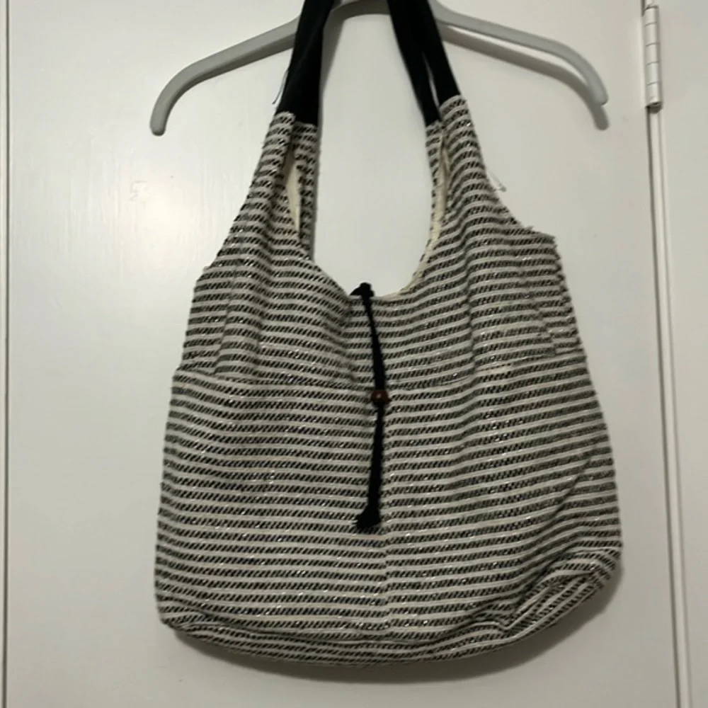 Unbranded black and white striped tote bag 18x24